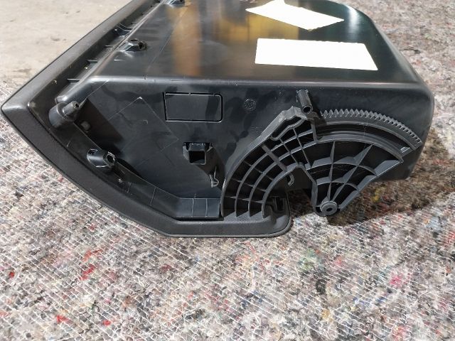 bontott VW MULTIVAN Kesztyűtartó