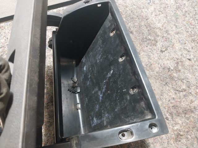 bontott VW MULTIVAN Kesztyűtartó