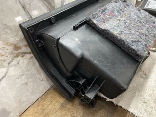 bontott VW MULTIVAN Kesztyűtartó