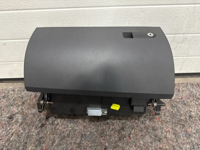 bontott VW MULTIVAN Kesztyűtartó