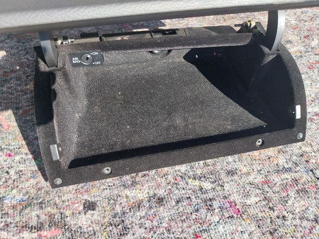 bontott VW MULTIVAN Kesztyűtartó