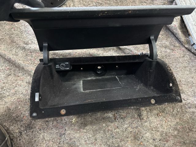 bontott VW MULTIVAN Kesztyűtartó