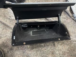 bontott VW MULTIVAN Kesztyűtartó