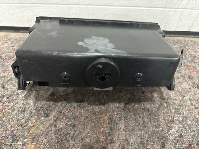 bontott VW MULTIVAN Kesztyűtartó