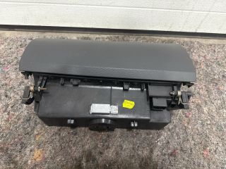 bontott VW MULTIVAN Kesztyűtartó