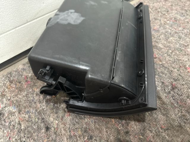 bontott VW MULTIVAN Kesztyűtartó