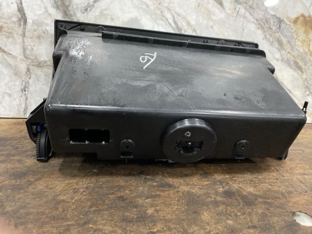 bontott VW MULTIVAN Kesztyűtartó