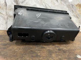 bontott VW MULTIVAN Kesztyűtartó