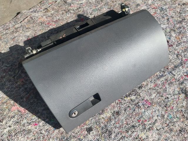 bontott VW MULTIVAN Kesztyűtartó