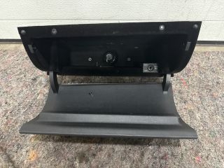 bontott VW MULTIVAN Kesztyűtartó