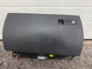 bontott VW MULTIVAN Kesztyűtartó