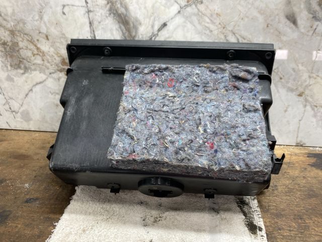 bontott VW MULTIVAN Kesztyűtartó