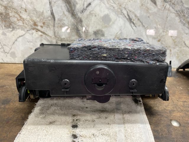 bontott VW MULTIVAN Kesztyűtartó