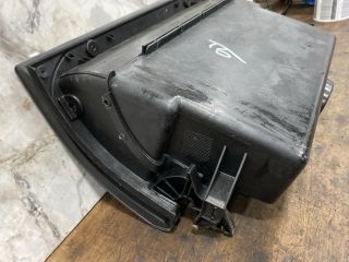 bontott VW MULTIVAN Kesztyűtartó