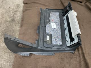 bontott VW MULTIVAN Kesztyűtartó