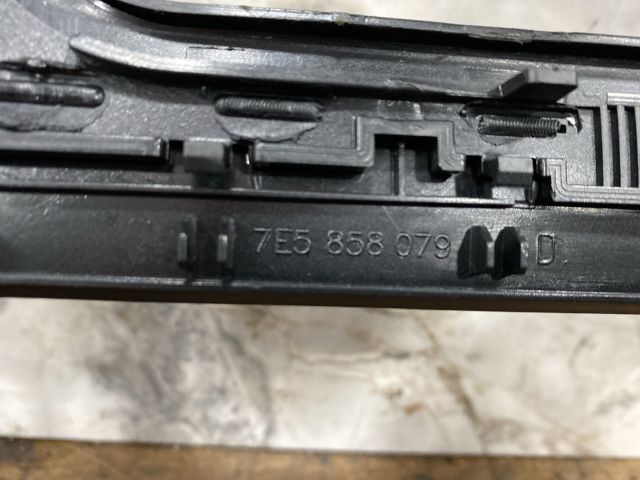 bontott VW MULTIVAN Középkonzol Keret