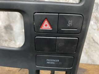 bontott VW MULTIVAN Középkonzol Keret