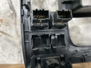 bontott VW MULTIVAN Középkonzol Keret