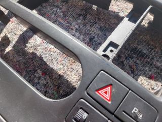 bontott VW MULTIVAN Középkonzol Keret