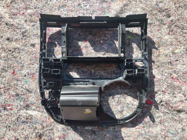 bontott VW MULTIVAN Középkonzol Keret