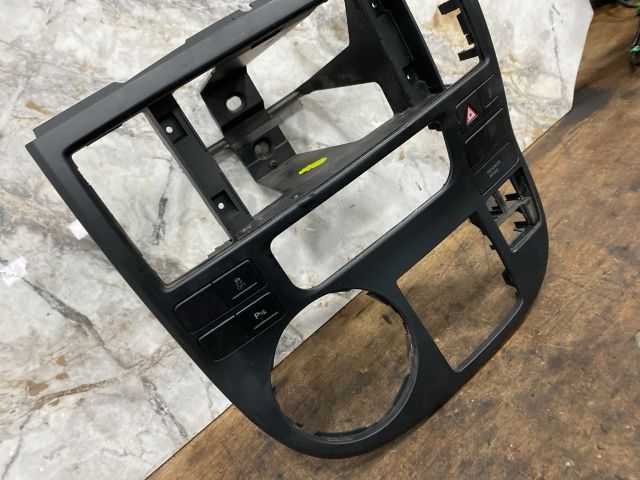 bontott VW MULTIVAN Középkonzol Keret