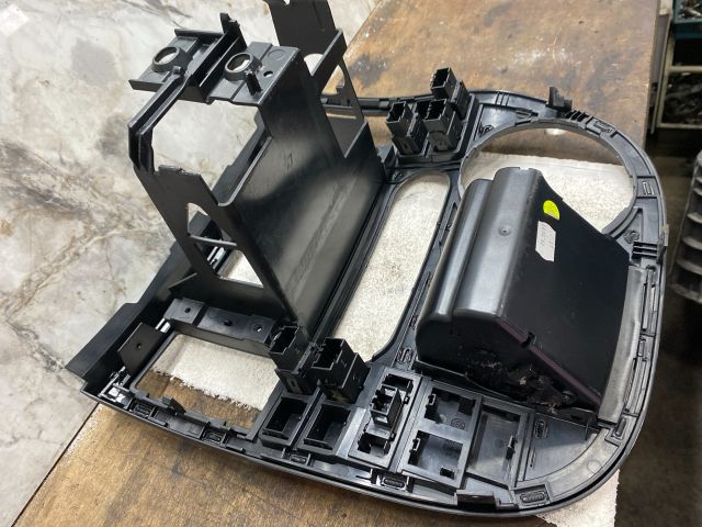 bontott VW MULTIVAN Középkonzol Keret