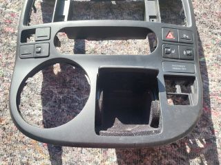 bontott VW MULTIVAN Középkonzol Keret