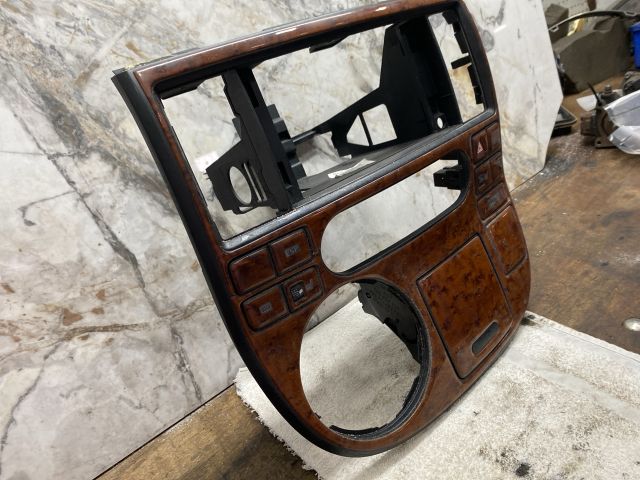 bontott VW MULTIVAN Középkonzol Keret