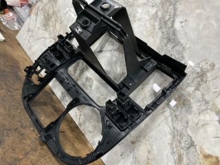 bontott VW MULTIVAN Középkonzol Keret