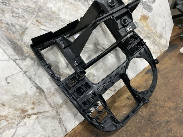 bontott VW MULTIVAN Középkonzol Keret