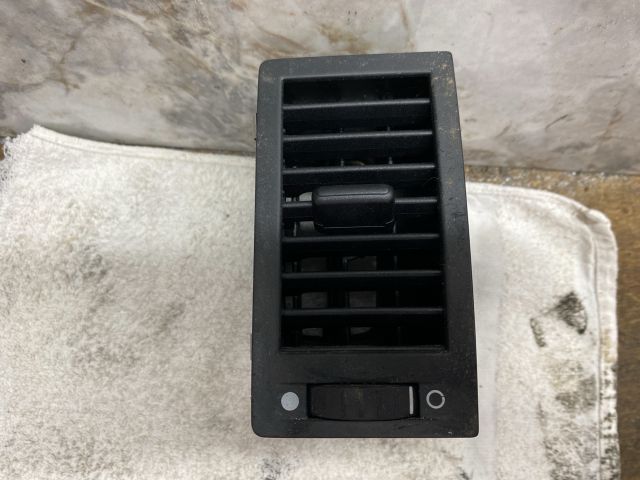 bontott VW MULTIVAN Középső Bal Szellőző