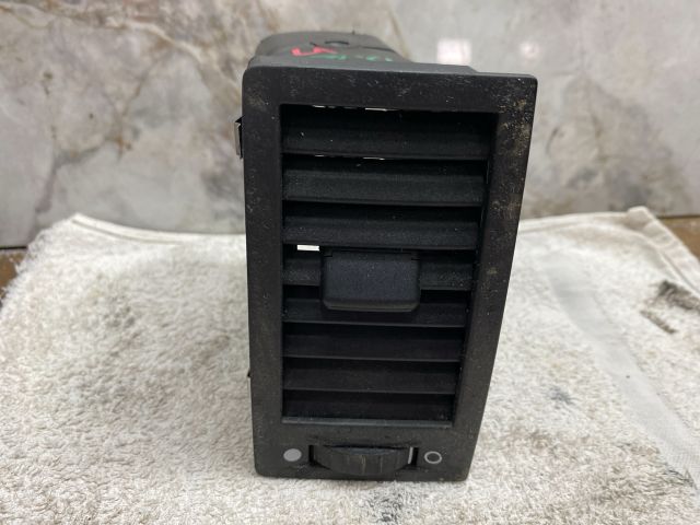 bontott VW MULTIVAN Középső Bal Szellőző