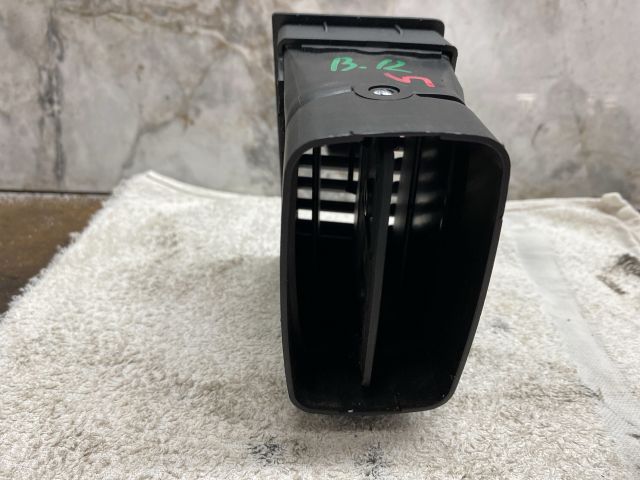 bontott VW MULTIVAN Középső Bal Szellőző