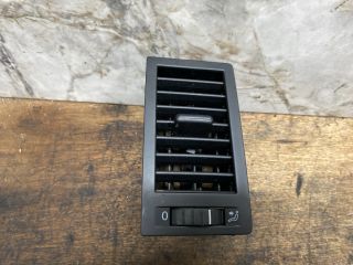 bontott VW MULTIVAN Középső Jobb Szellőző