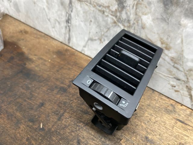 bontott VW MULTIVAN Középső Jobb Szellőző