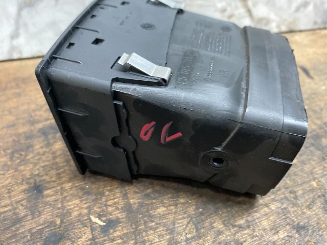 bontott VW MULTIVAN Középső Jobb Szellőző