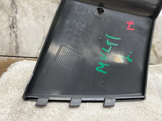 bontott VW MULTIVAN Műszerfal Jobb Hangszóró Burkolat