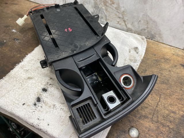 bontott VW MULTIVAN Pohártartó