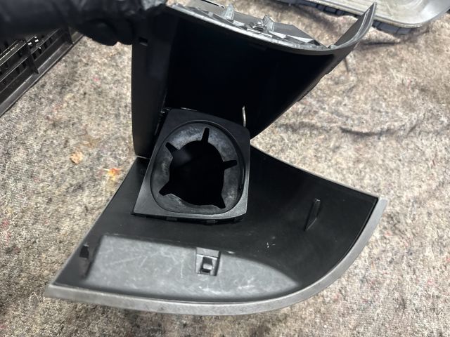 bontott VW MULTIVAN Pohártartó