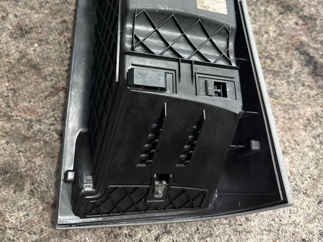 bontott VW MULTIVAN Pohártartó