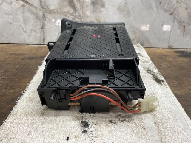 bontott VW MULTIVAN Pohártartó