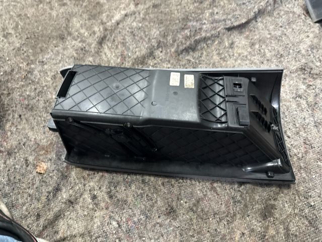 bontott VW MULTIVAN Pohártartó