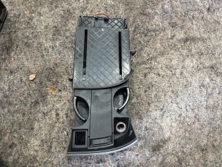 bontott VW MULTIVAN Pohártartó