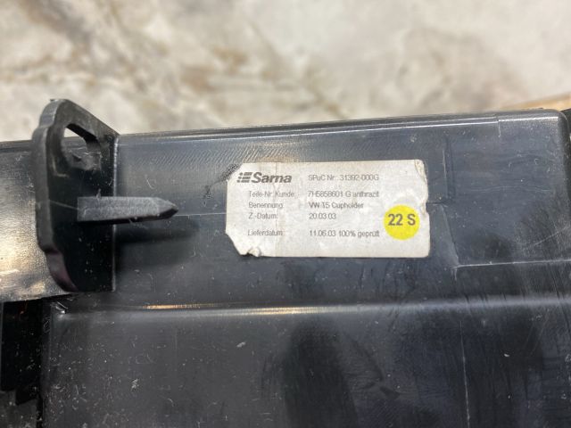 bontott VW MULTIVAN Pohártartó