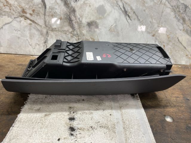 bontott VW MULTIVAN Pohártartó