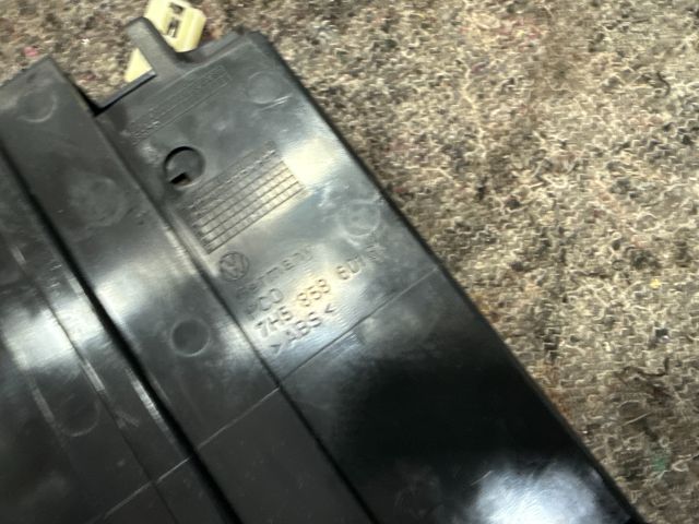 bontott VW MULTIVAN Pohártartó