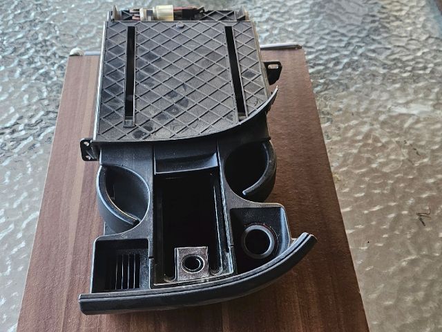 bontott VW MULTIVAN Pohártartó