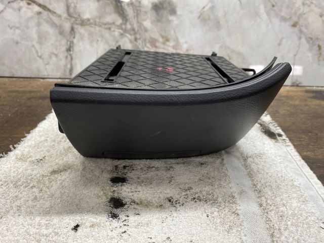 bontott VW MULTIVAN Pohártartó