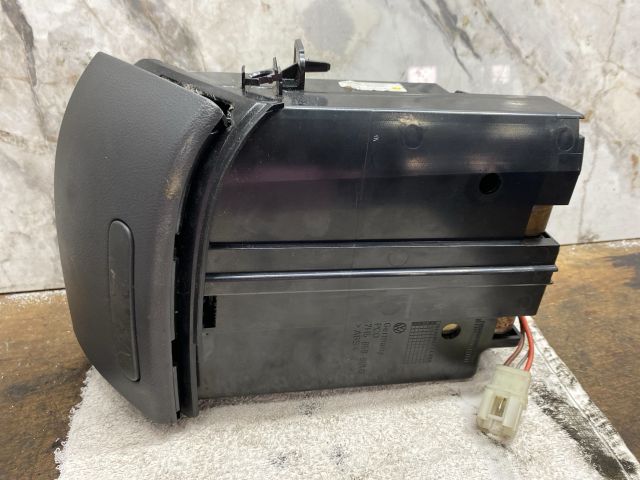 bontott VW MULTIVAN Pohártartó