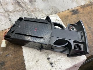 bontott VW MULTIVAN Pohártartó